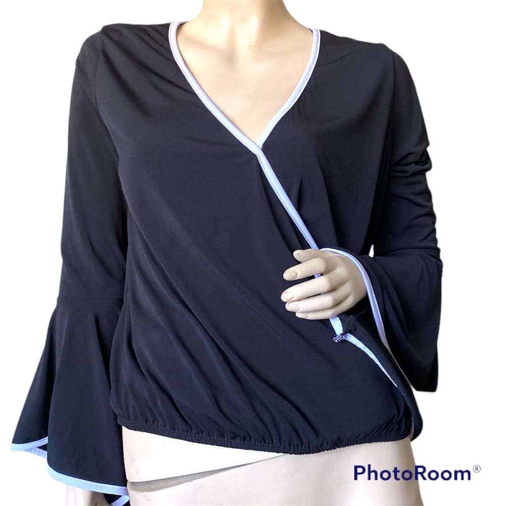 Marianne Black & White Angel Long Sleeves Women's V neck Top Size X-Large "EUC"